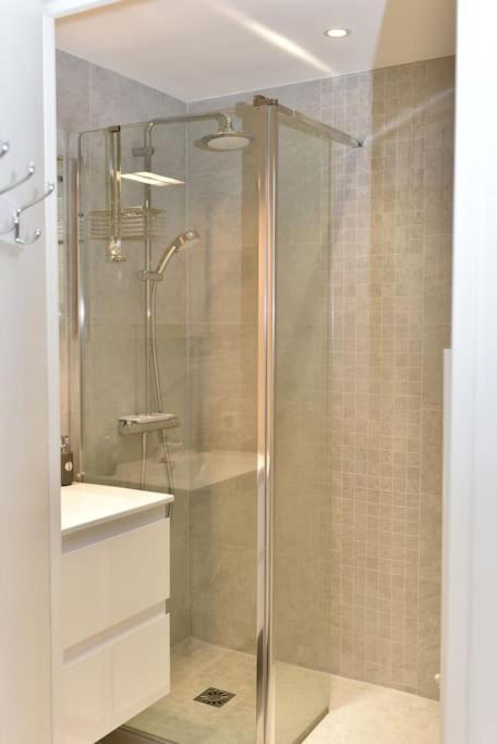 Appartement Au Port - Brand New Flat W 1 Bedroom, Balcony, Parking, Ac *